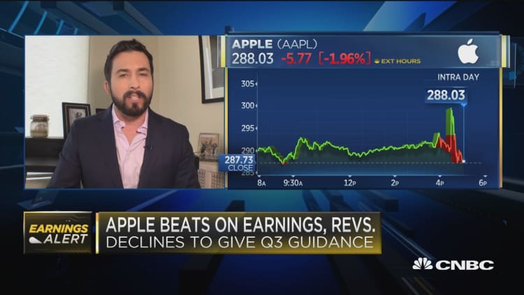 Apple reports earnings beat