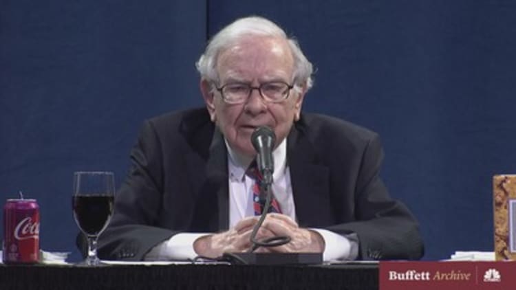 Buffett says the economy will overcome coronavirus: 'Nothing can basically stop America'
