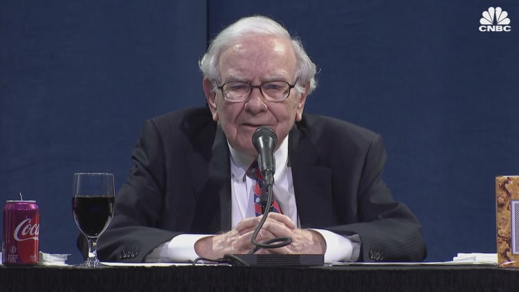 Watch iconic investor Warren Buffett explain the US economy in 10 minutes