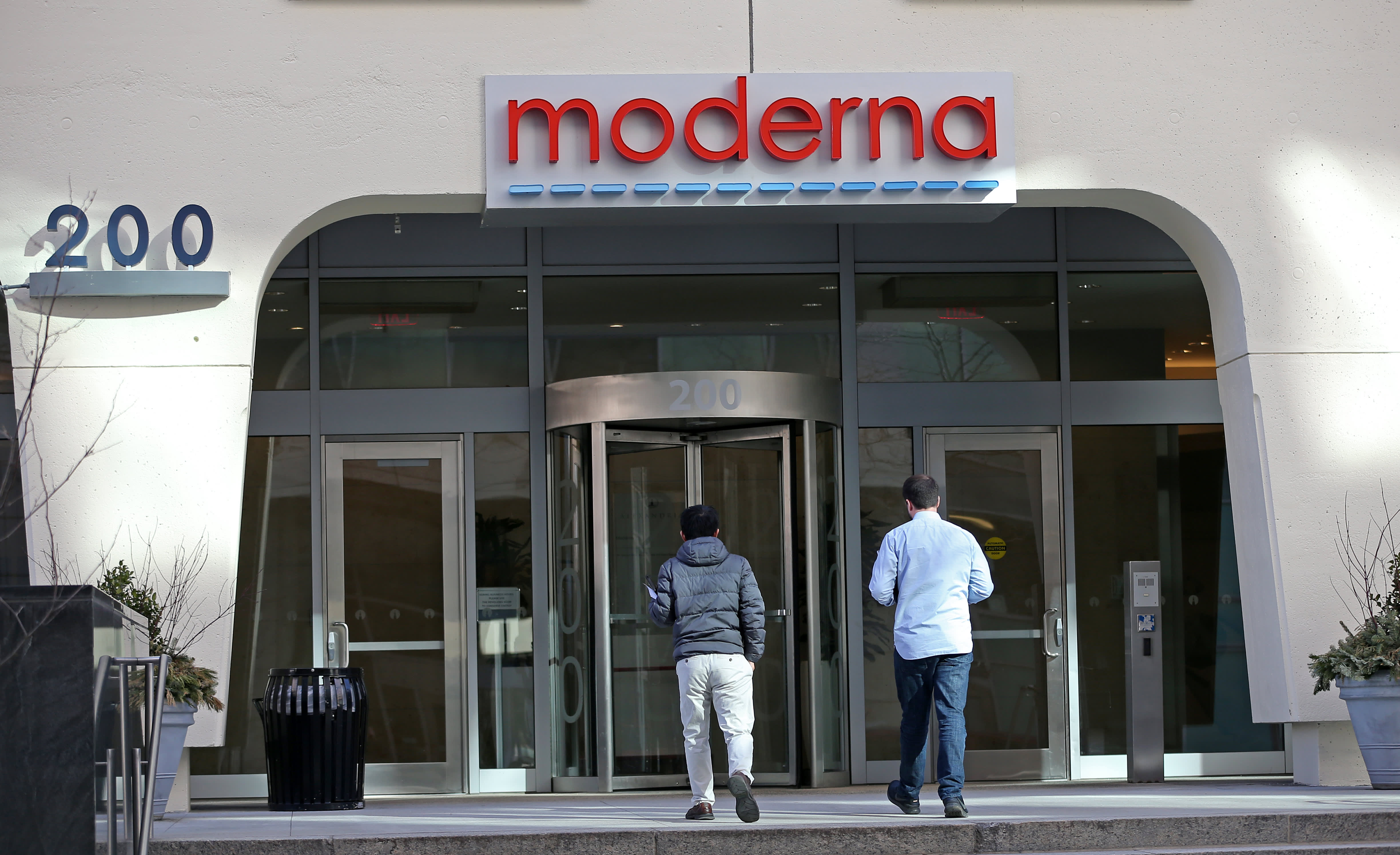 Moderna Prices New Shares At 76 Expects To Raise 1 34 Billion