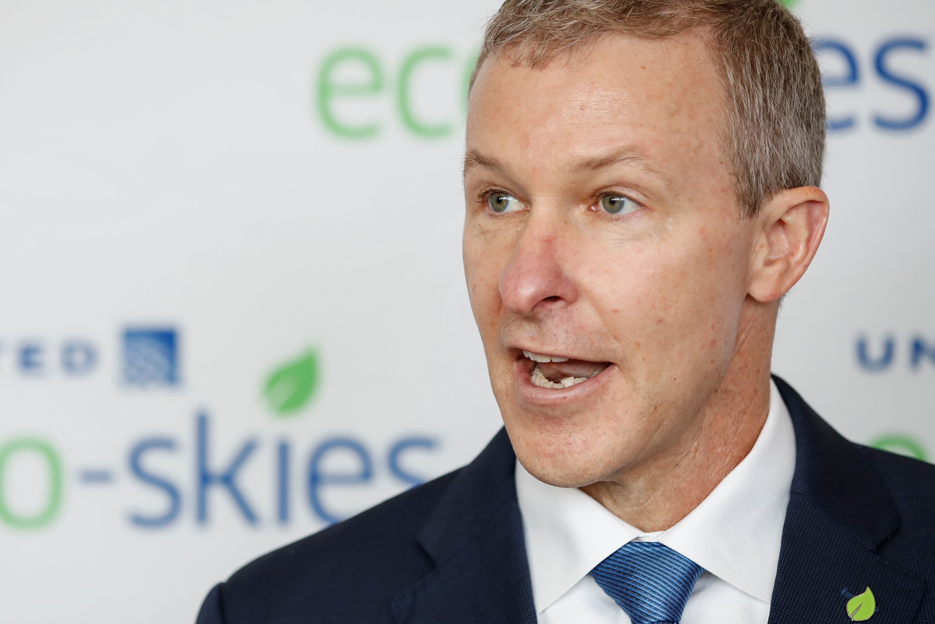 United CEO says air travel demand will roar back once there's a coronavirus vaccine - CNBC