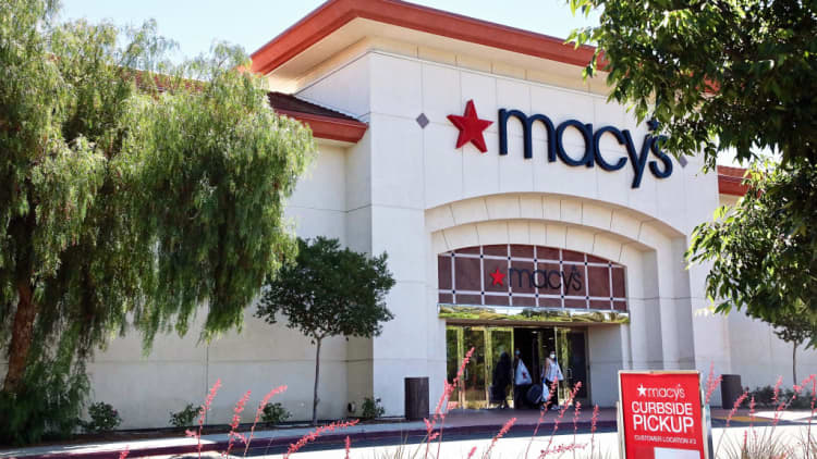 Macy’s reports its first quarterly profit in a year
