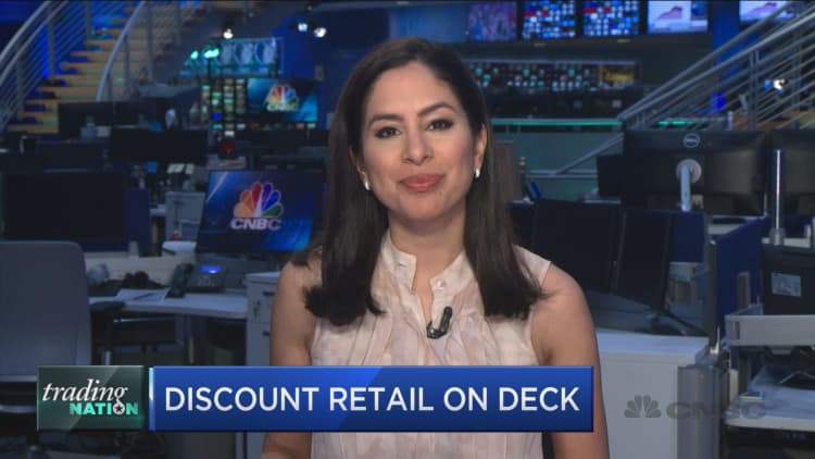 Discount retailers to report earnings, and market experts are watching one stock