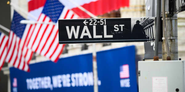 Fundstrat's Tom Lee says risk-reward for stocks remains positive amid 'healthy' market pullback 