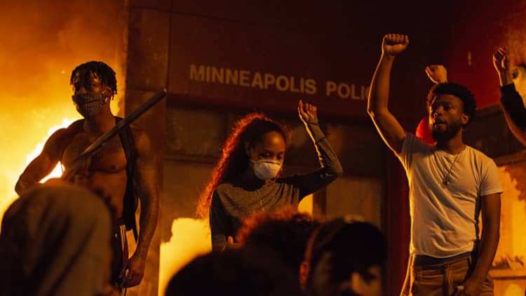 Unrest continues in Minneapolis as crowds protest death of George Floyd