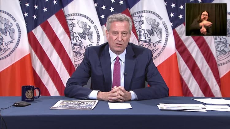 New York Mayor Bill de Blasio calls for investigation into police misconduct