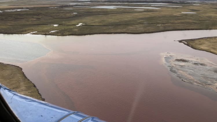 Russia declares state of emergency after massive oil spill in Arctic Circle