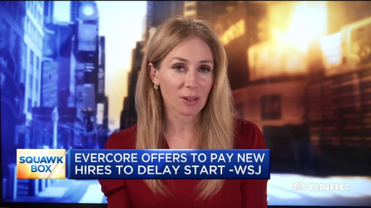 Evercore offers to pay new hires to delay start date, WSJ reports