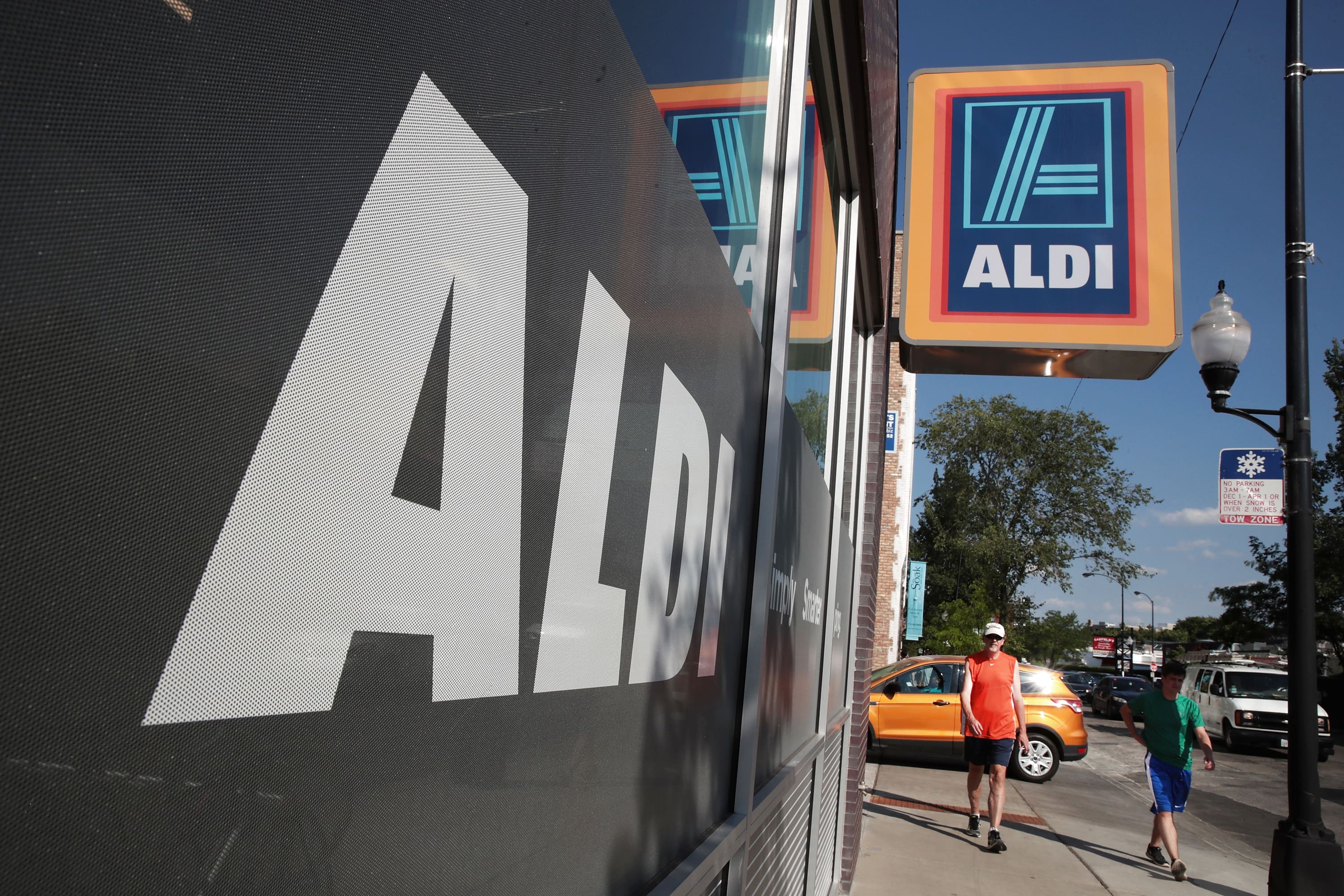 Aldi plans to add 100 new stores in the U.S. and expand sidewalk withdrawal