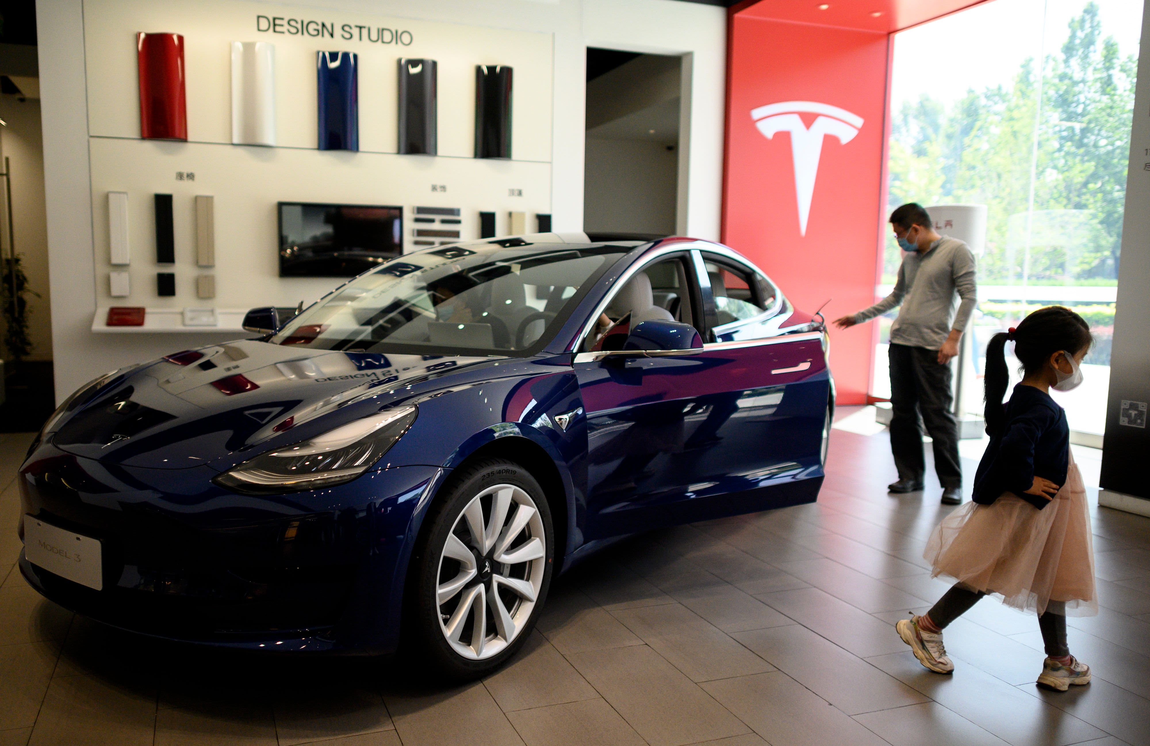 Tesla rebound? Options traders make big bets into earnings