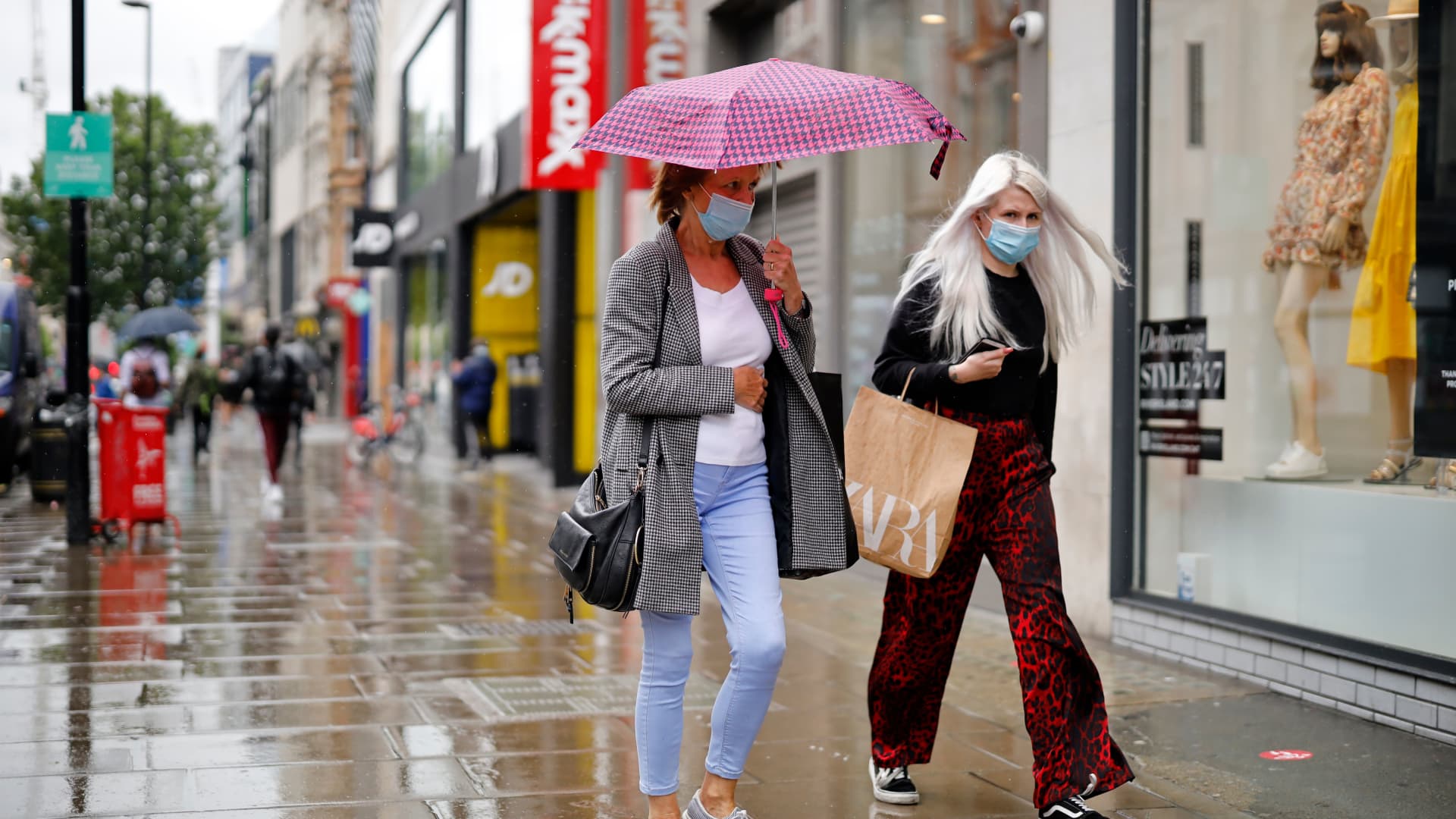 U.K. economy contracts in the second quarter as cost-of-living crisis bites – CNBC