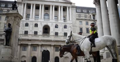 British pound choppy as Bank of England reiterates Friday bond-buying deadline