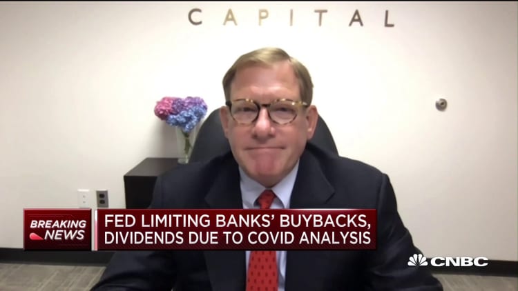 Fed limits banks' buybacks and dividends due to Covid analysis