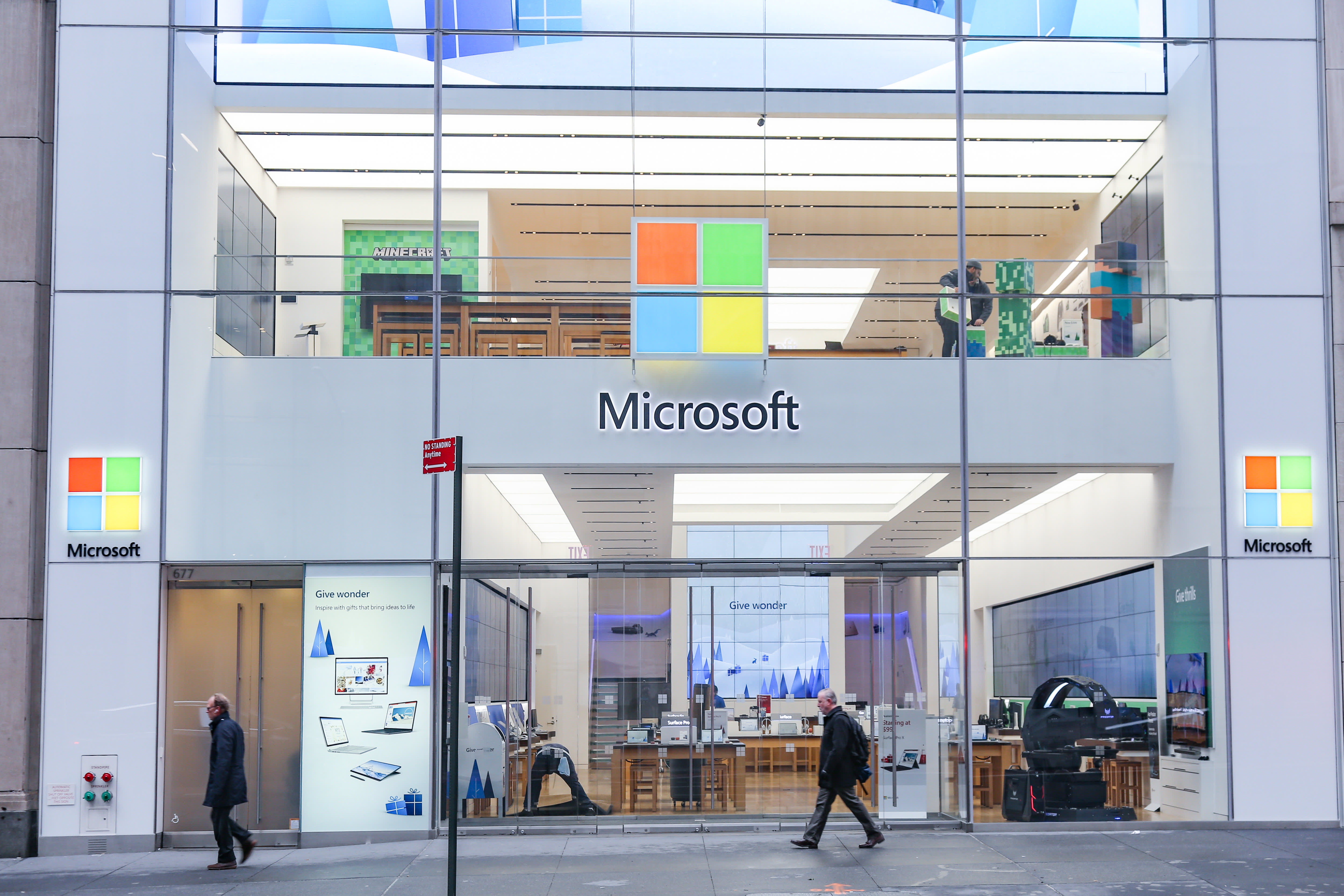 See Microsoft's New Flagship Store Compared to An Apple Store