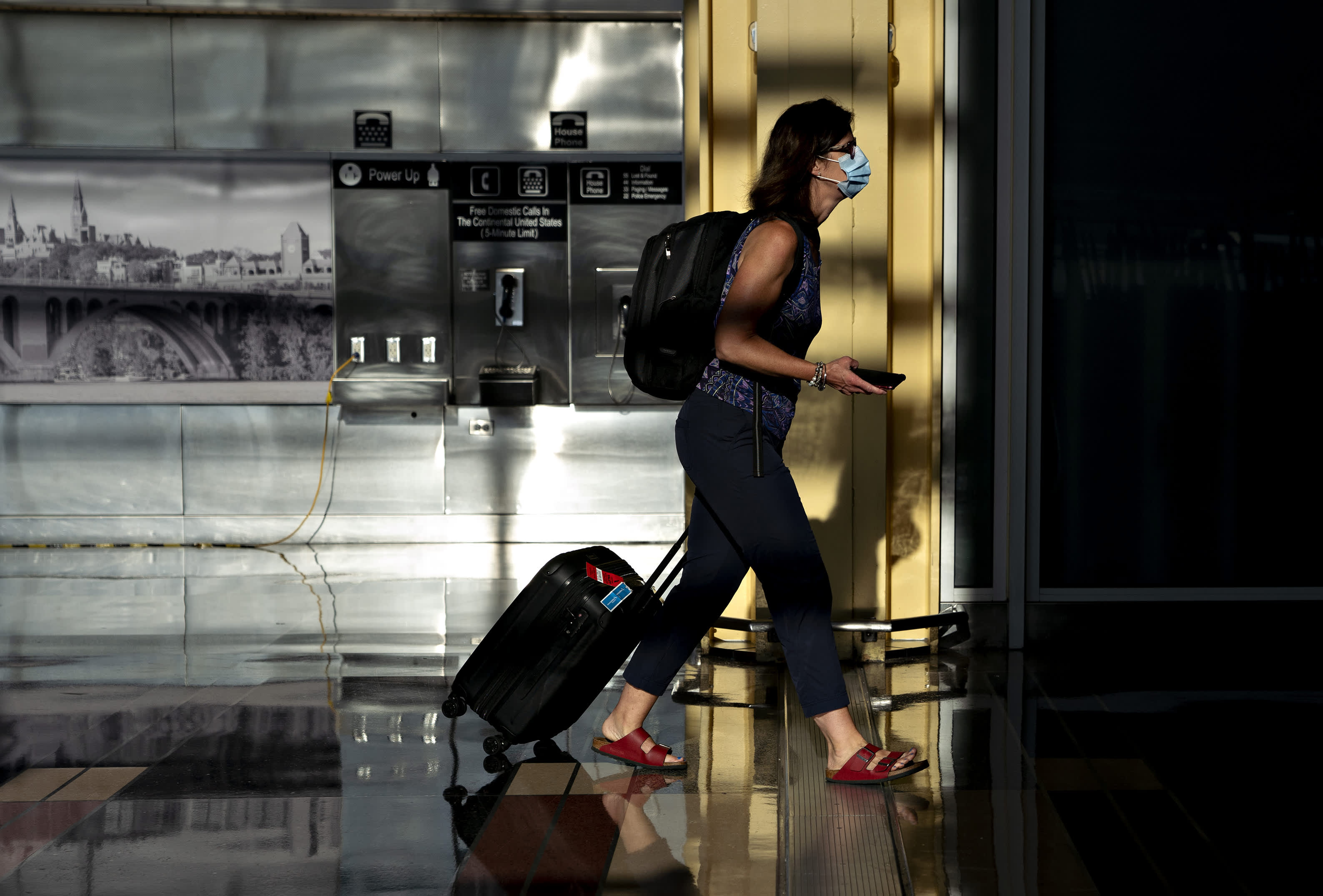 TSA casts doubts on effectiveness of passenger temperature checks at airports
