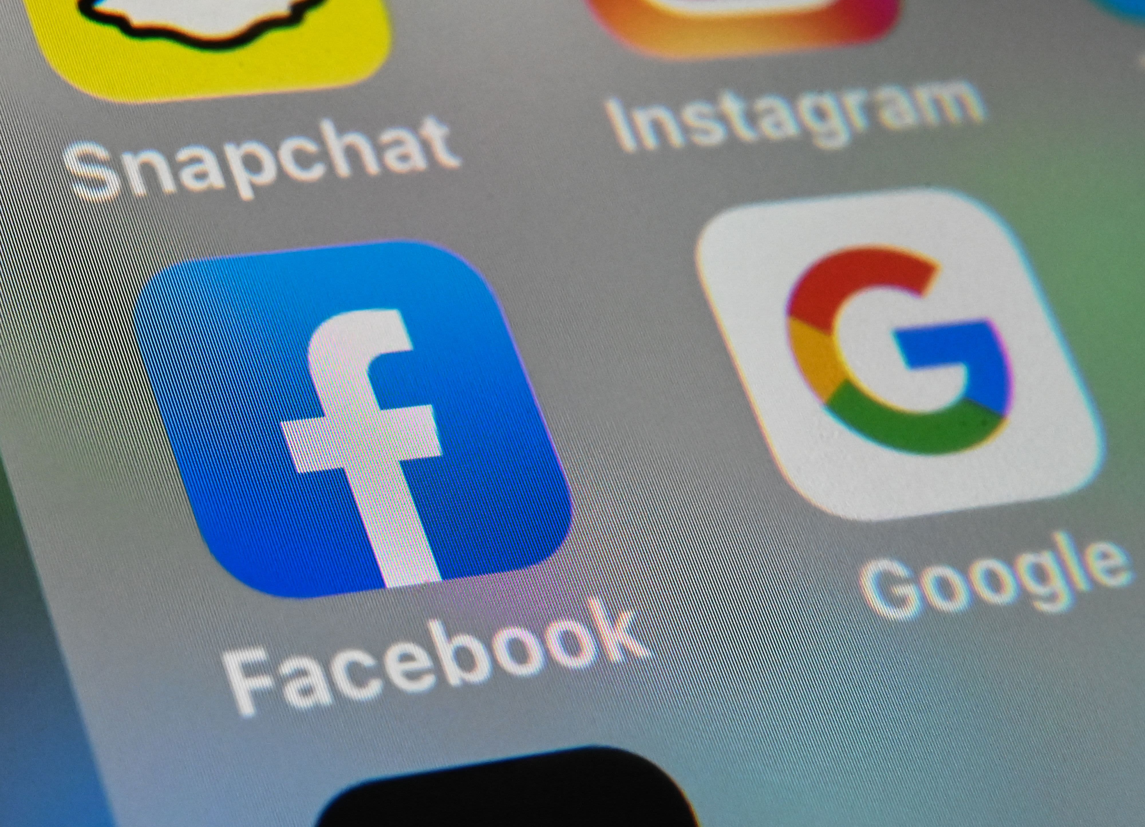 Lielbritānijā izplatās Facebook ziņas, kad tehnoloģiju giganti sāk maksāt par presi