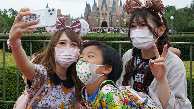 Tokyo Disneyland reopens after four months of closure due to coronavirus
