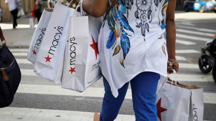 Macy's focuses on digital business as online shopping powers strong earnings