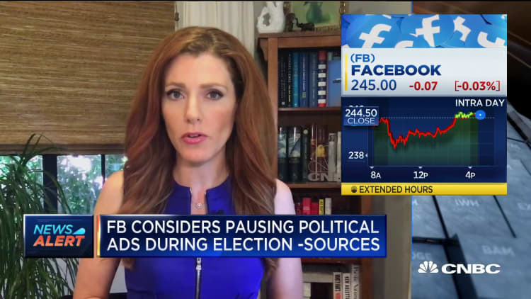 Facebook considers to pause political ads during the election