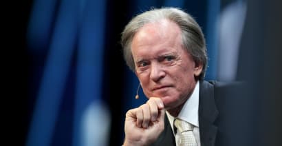 Bill Gross sees lower interest rates offering a tailwind to regional bank stocks