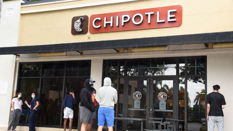 Chipotle CEO says the company won't require workers to get the vaccine