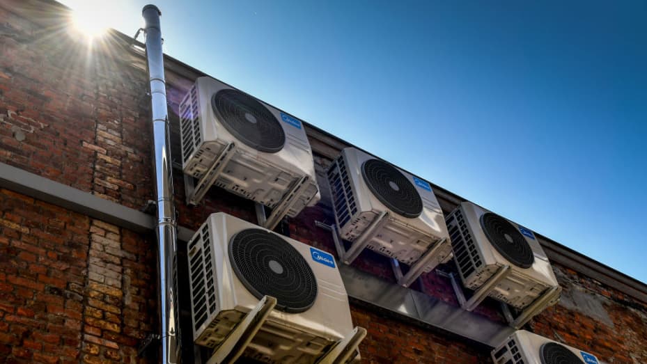 Cooling the Smart Way: Energy-Efficient Solutions