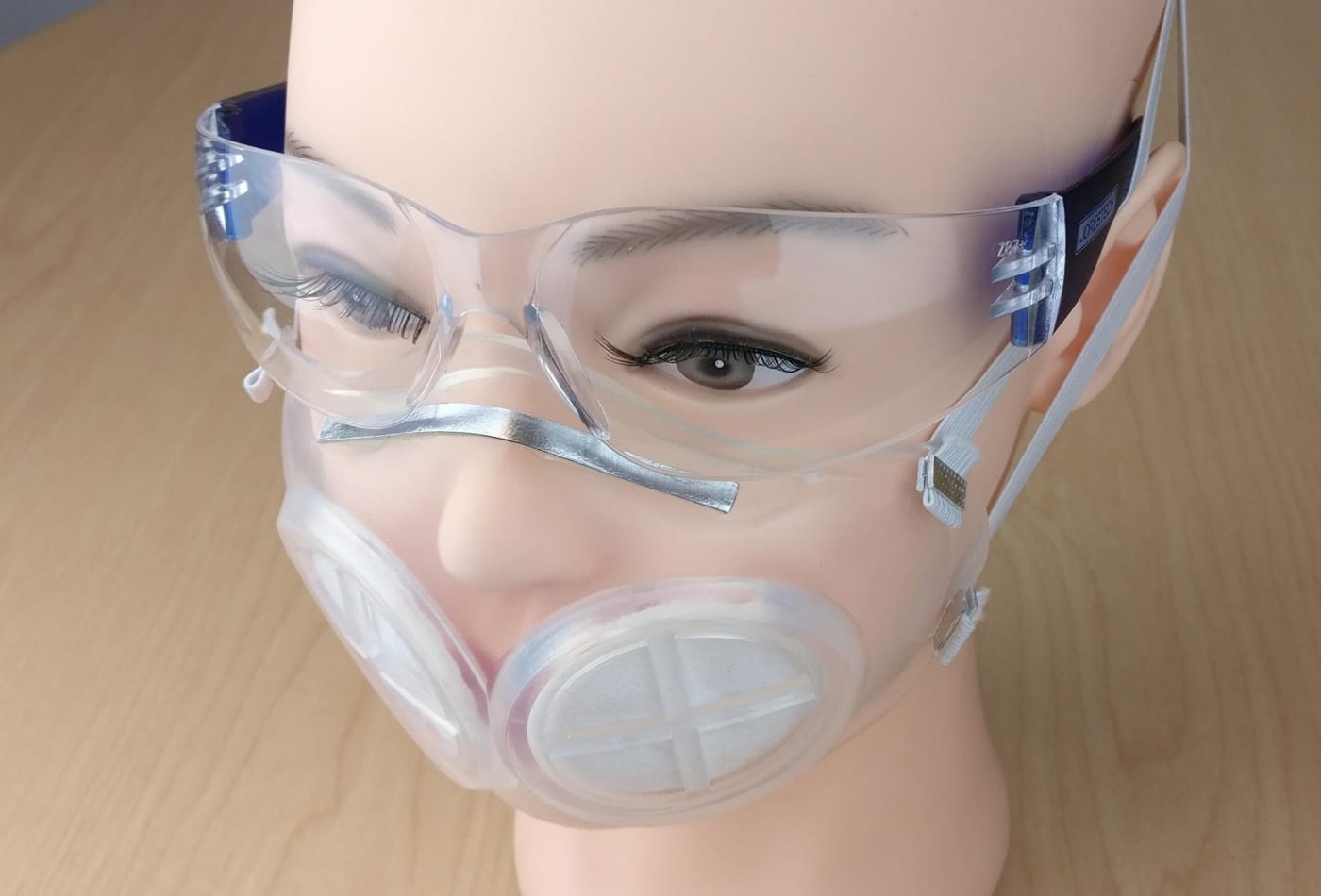 The iMASC is a clear rubber mask that covers the nose and mouth, with a nose bridge and two nylon elastic straps that go around the head. The fit was based on the 3M 1860 respirator, a particular style of N95 mask that's commonly used by healthcare providers.