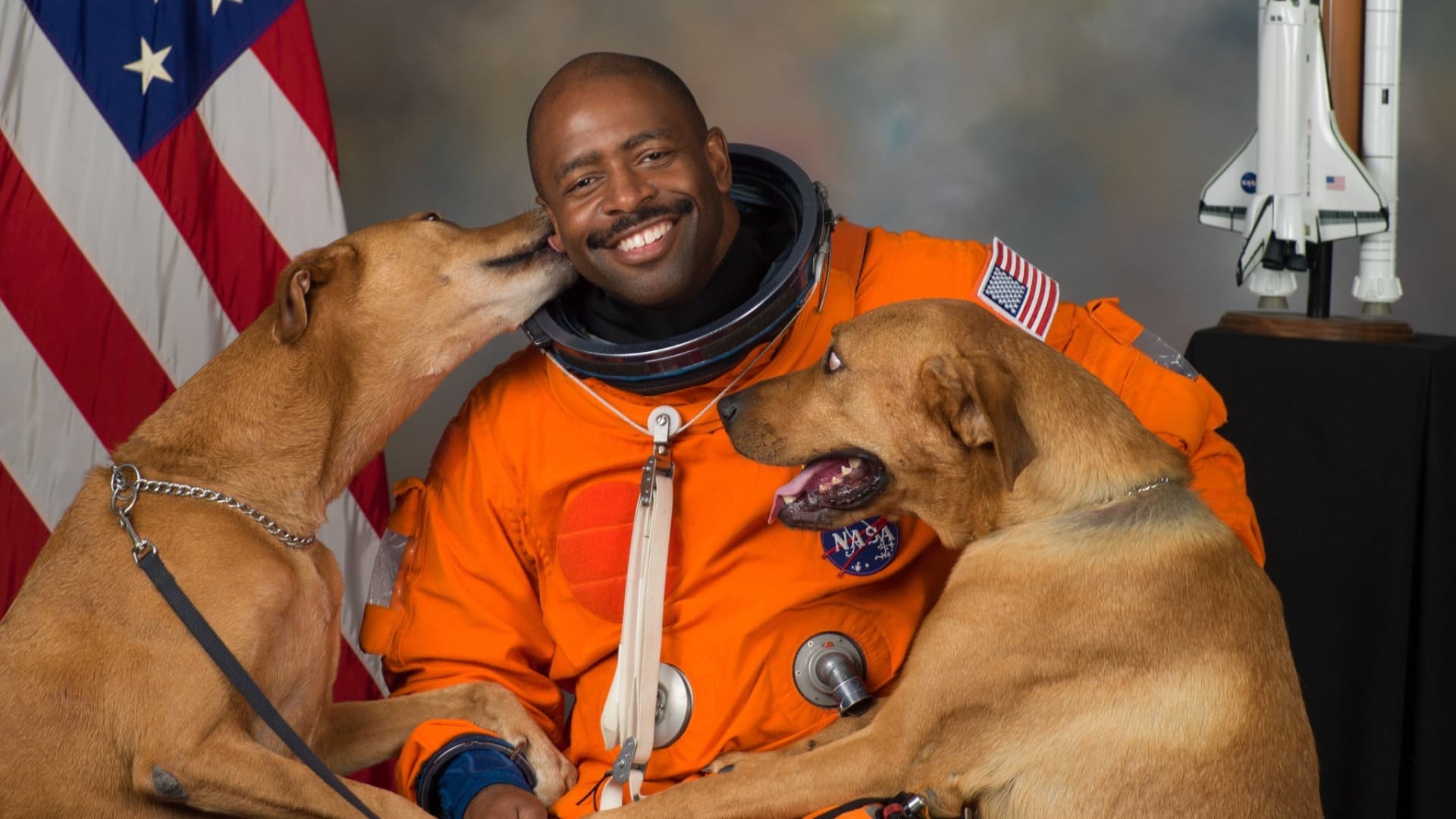 NASA astronaut Leland Melvin poses with his dogs, Jake and Scout, for an official portrait that later went viral.