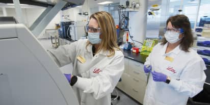 U.S. begins trial testing coronavirus antibody drugs in hospitalized patients