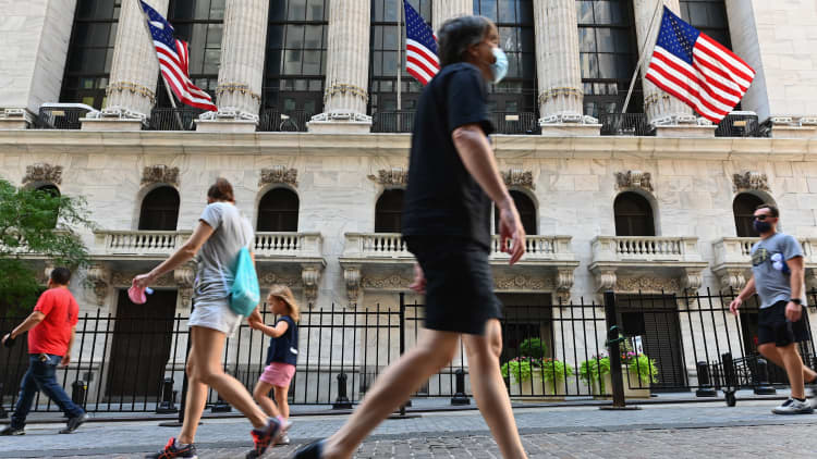 Dow sinks as stocks still head for best August since 1984