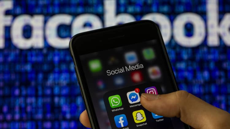 Facebook está luchando contra Apple por las características de privacidad del usuario en una actualización de iOS