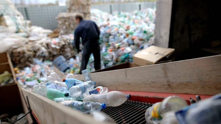 How we can fix the plastic waste crisis