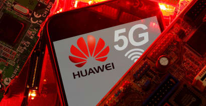 British telcos may be fined 10% of revenues for using Huawei gear under new law