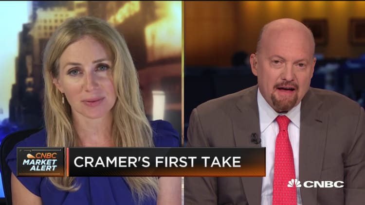 Cramer: Walmart needs to be cautious going forward despite blowout Q2 earnings