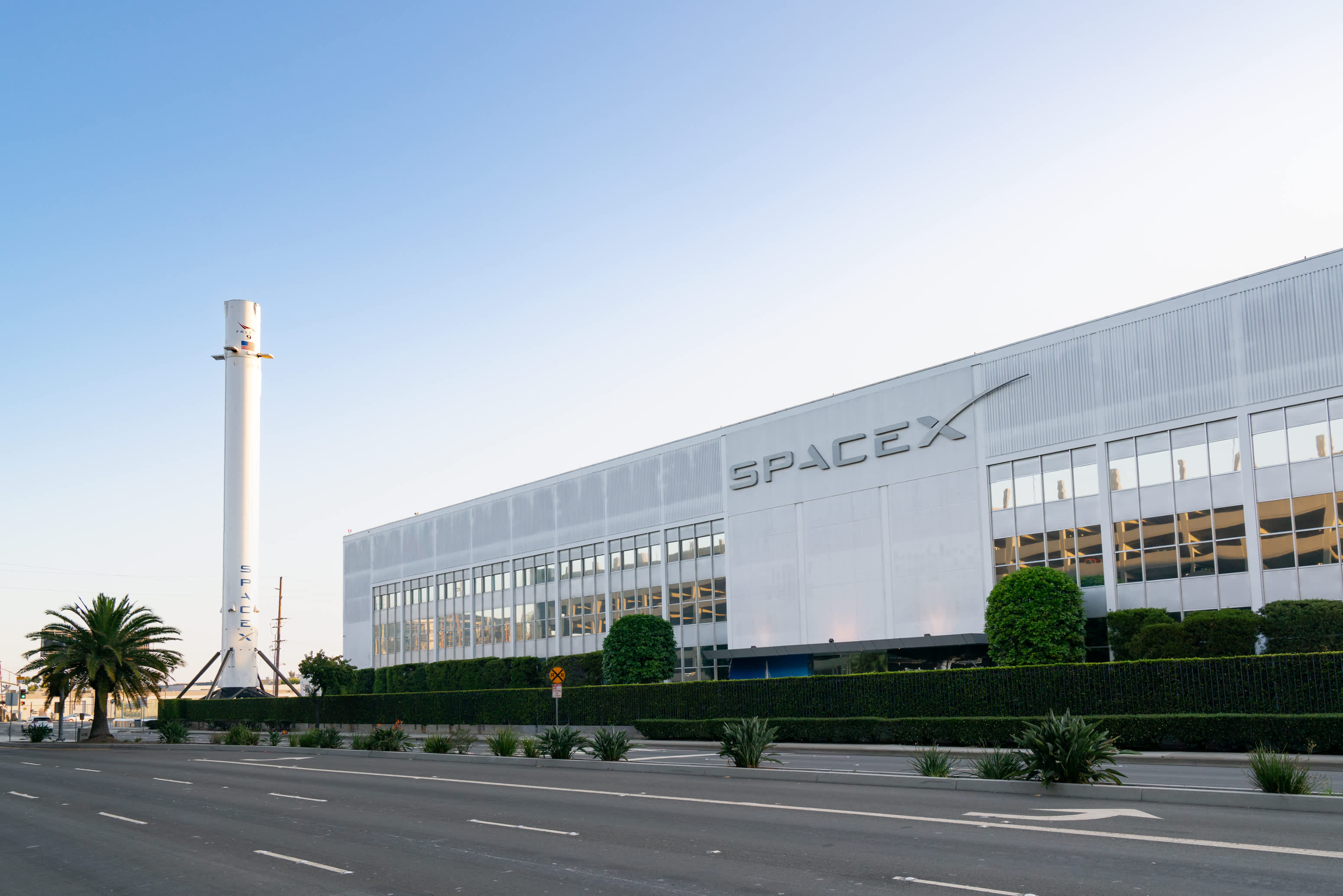 Federal judge rules SpaceX must comply with DOJ subpoena of hiring records - CNBC