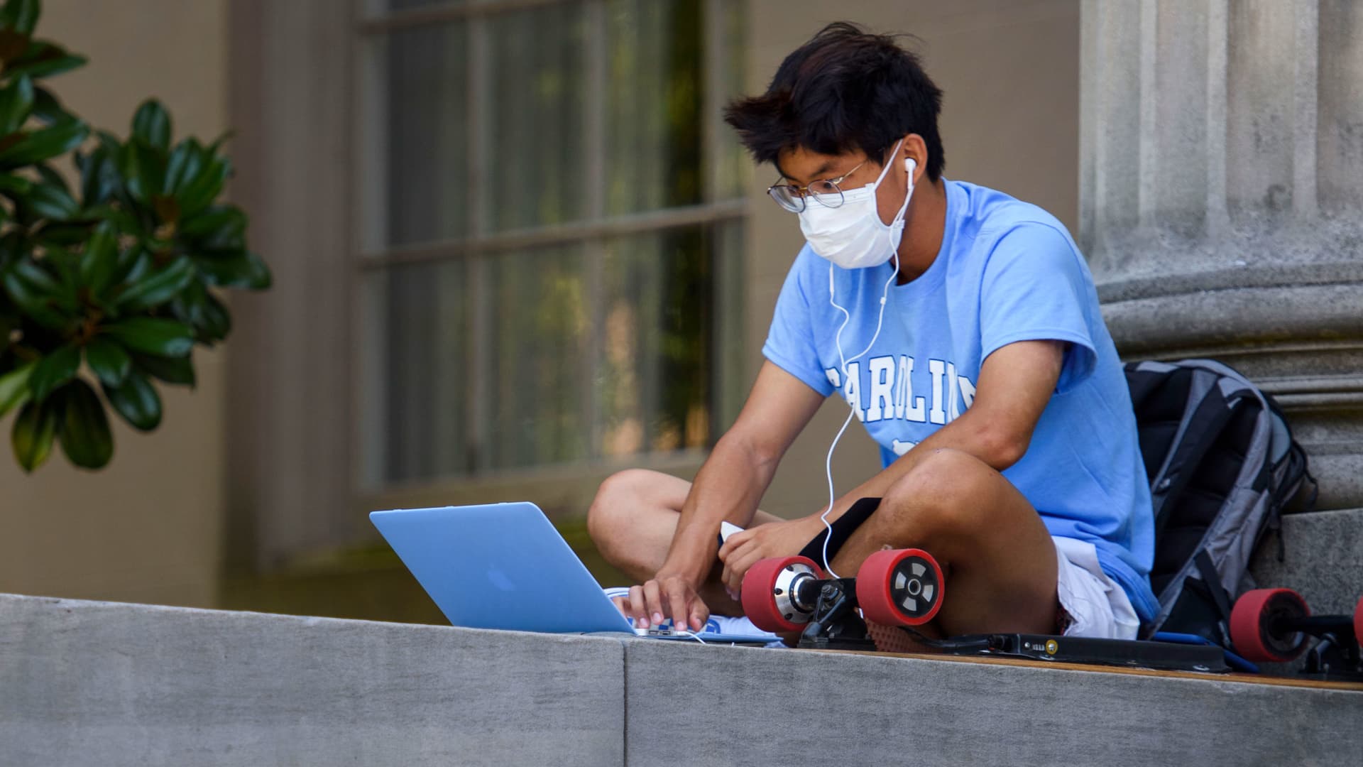 A student outside the closed Wilson Library at the University of North Carolina at Chapel Hill on Aug. 18, 2020.