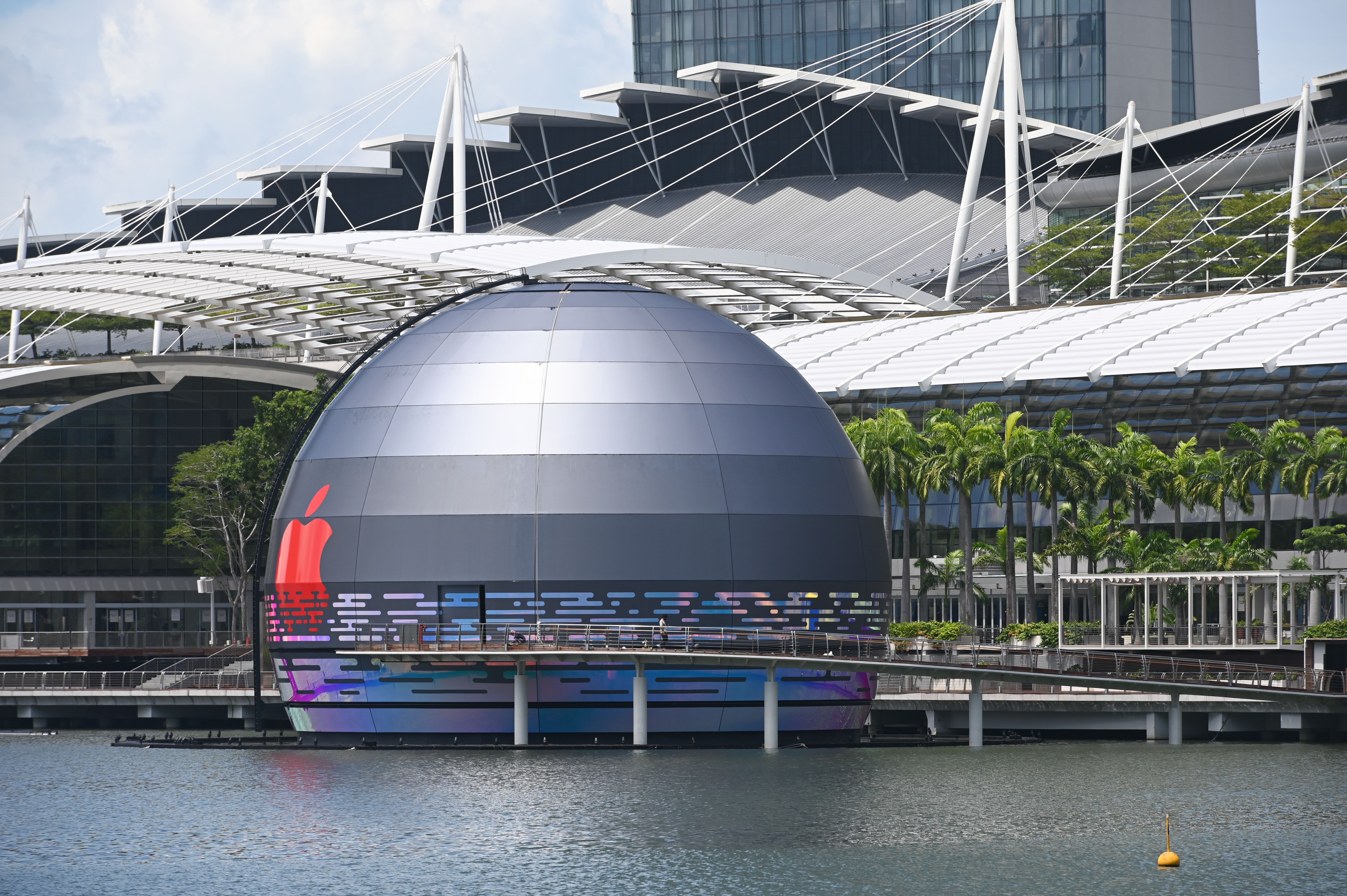 Floating Apple Store next to Singapore's Marina Bay Sands Hotel