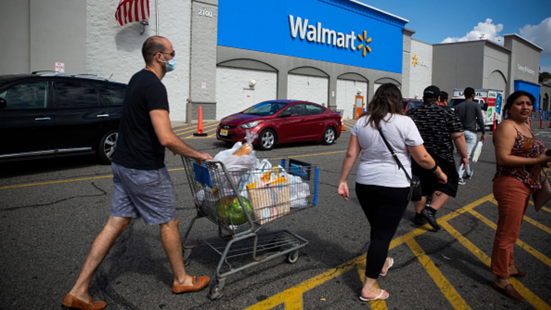 Walmart raises outlook as groceries enhance gross sales, stock glut recedes