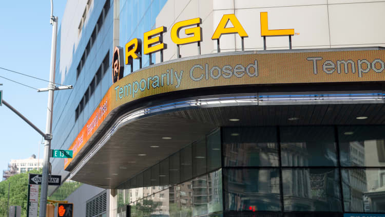 Regal Cinemas suspends operations at hundreds of locations