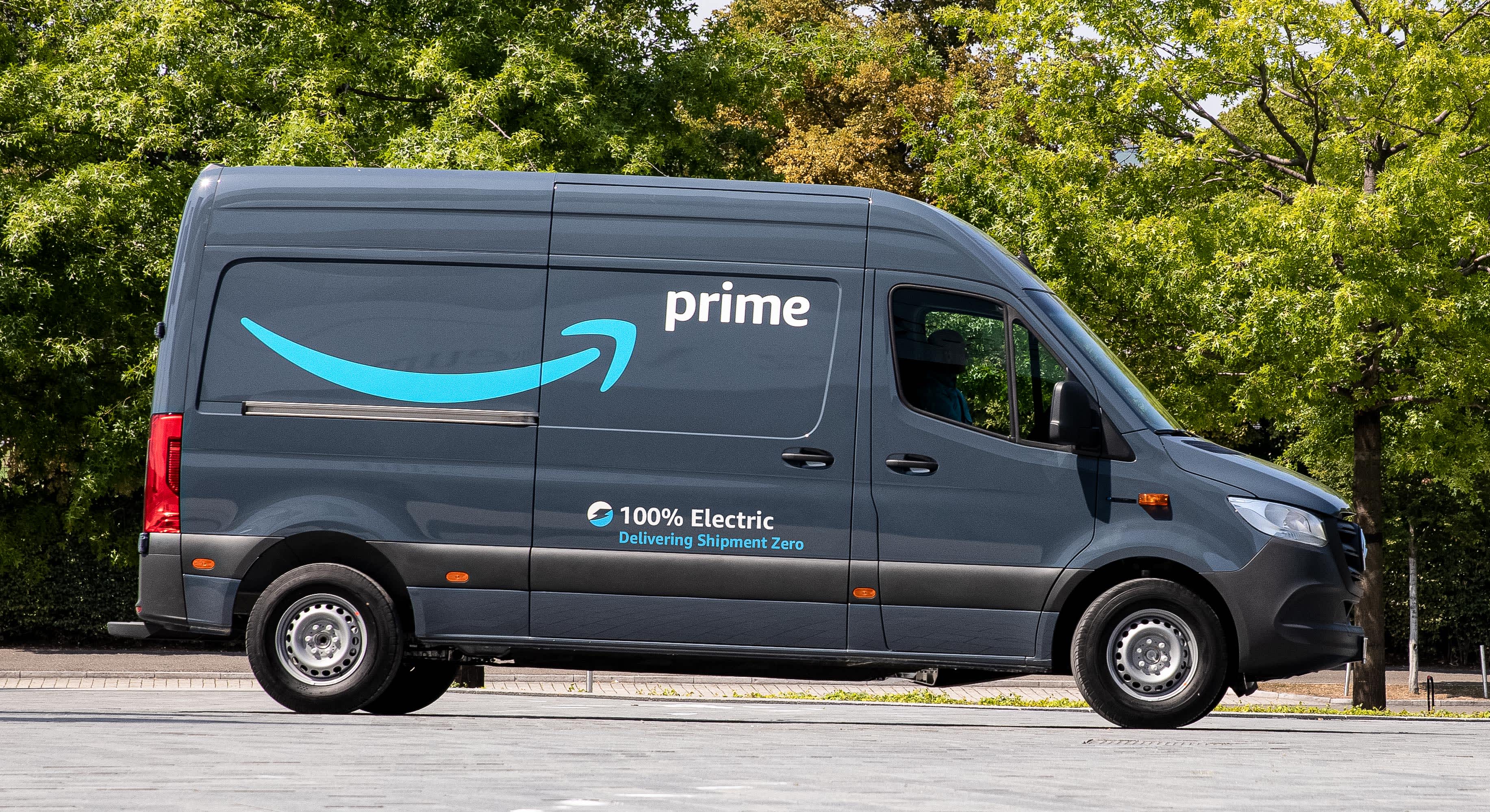 Amazon orders 1,800 electric vans from Mercedes for deliveries