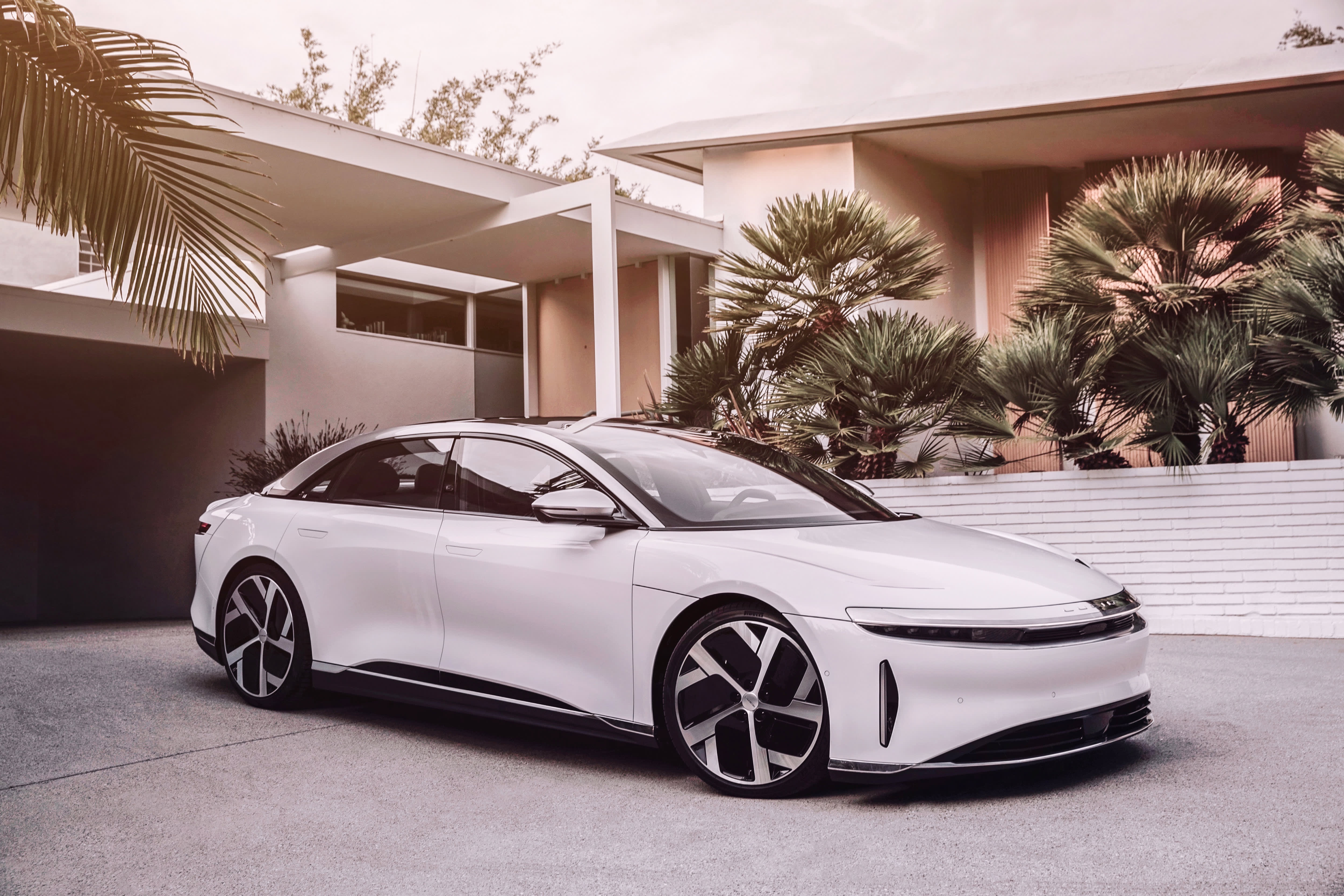 Electric vehicle company Lucid Motors will go public in a $ 11.8 billion merger