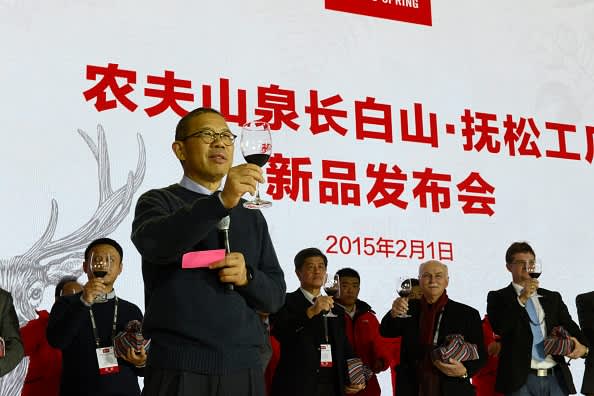 nongfu-springs-founder-briefly-becomes-chinas-richest-man-on-ipo-day