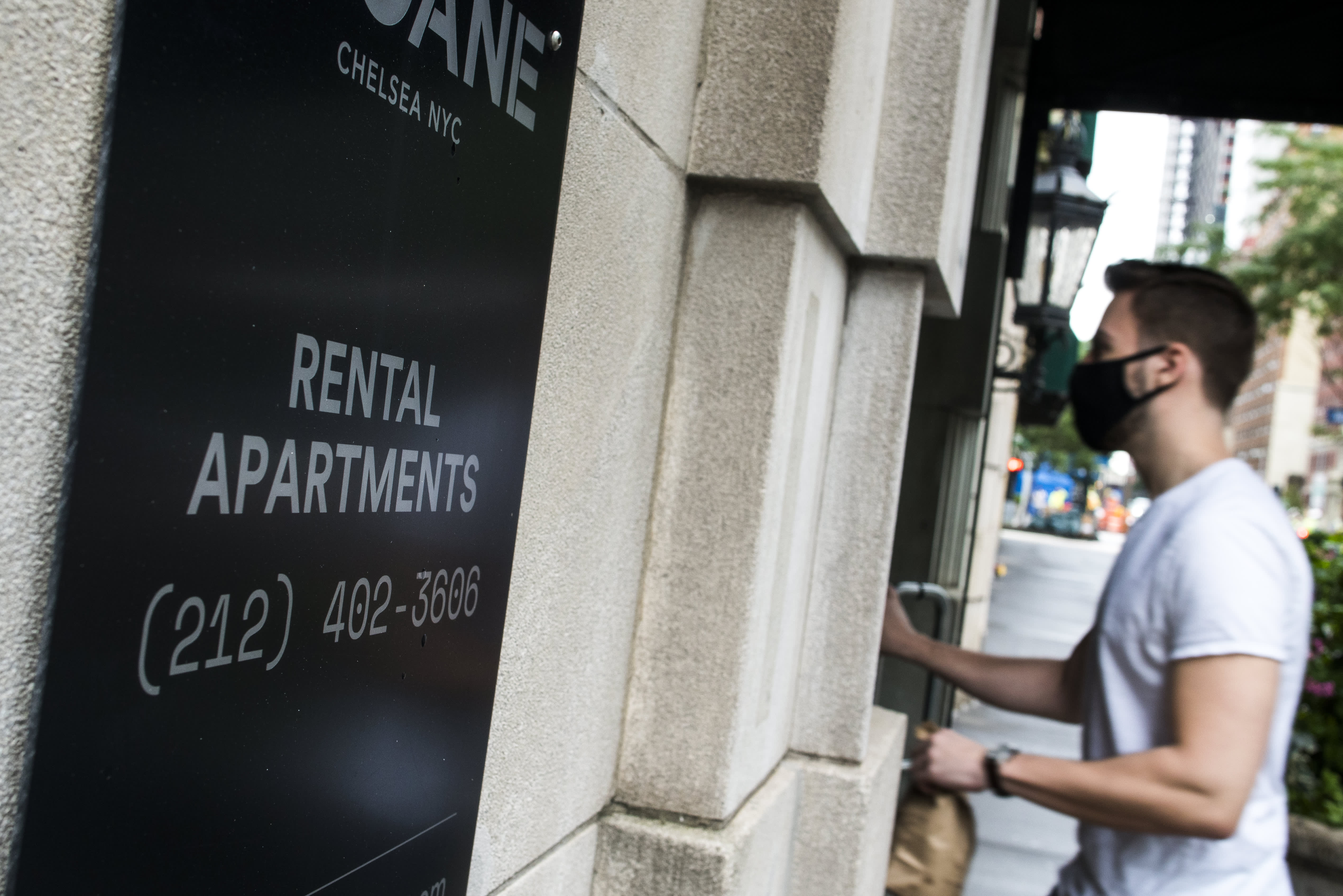 Manhattan apartment rentals nearly doubled in December