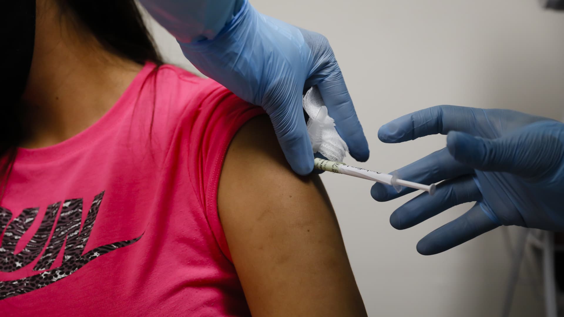 Pfizer coronavirus vaccine could be given to Americans before end of the year, CEO says