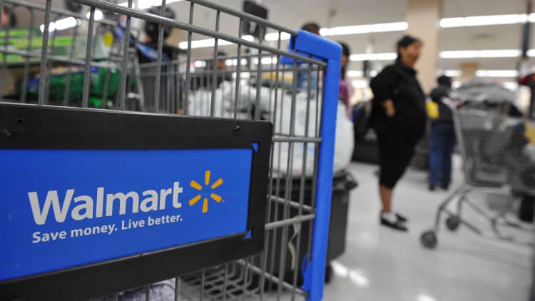Walmart signs drone deals as it races to play catch-up with