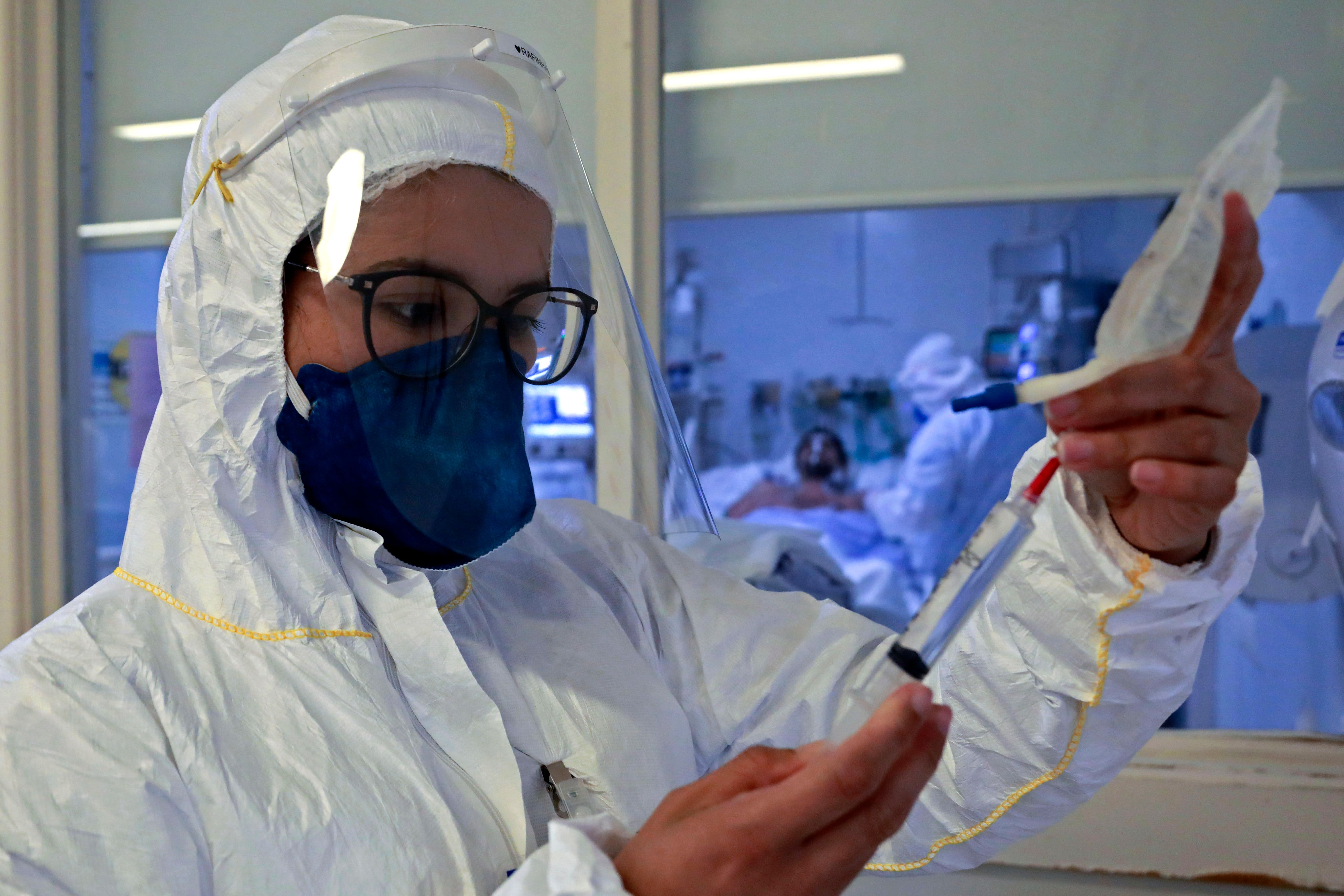Coronavirus: 'Helpless' doctors at start of pandemic now ...