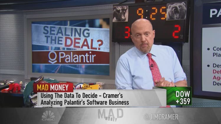 Cramer says Palantir's financials 'look good' ahead of NYSE debut, but he has governance concerns