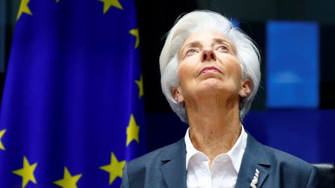 La presidenta del Banco Central Europeo (BCE), Christine Lagarde, llega para testificar ante el Comité de Asuntos Económicos y Monetarios del Parlamento Europeo en Bruselas, Bélgica, el 2 de diciembre de 2019.