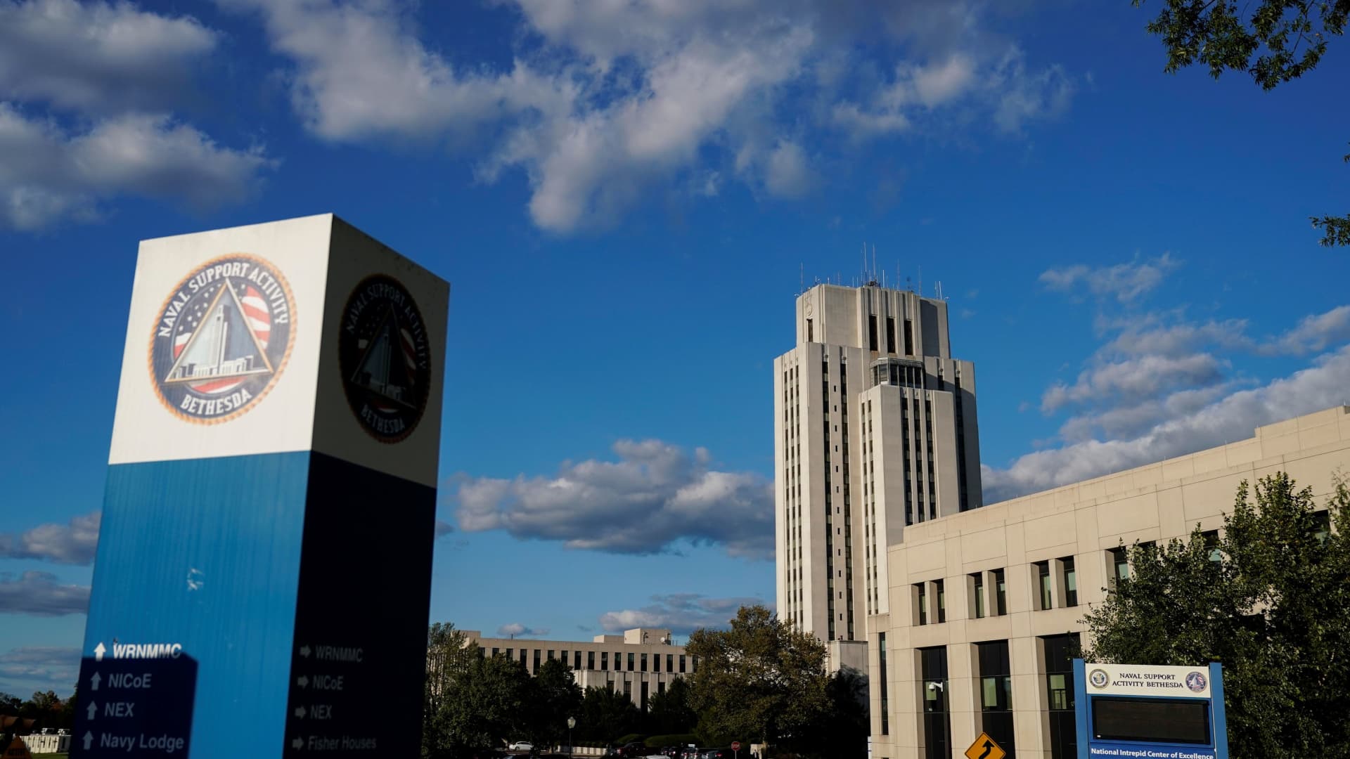 Bomb threat locks down Walter Reed hospital, Navy base