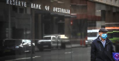 Australia's central bank says it is ready to do more, emphasizes virus containment